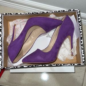 Purple pumps